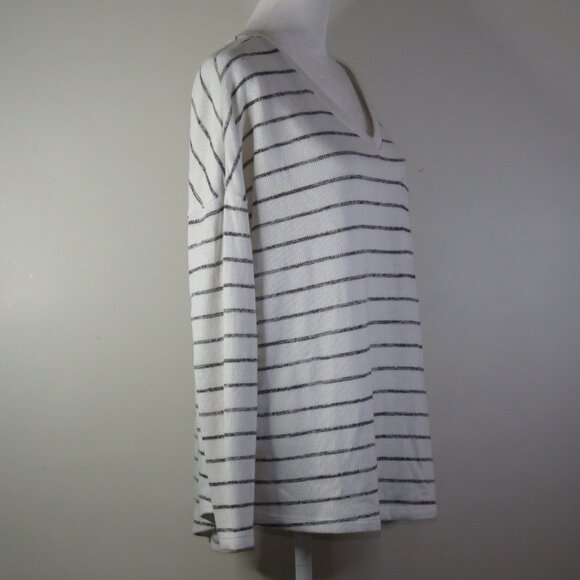 Merona Black & White Striped Long-Sleeve V-Neck Pullover Sweater Size L (C1546) - Picture 3 of 7